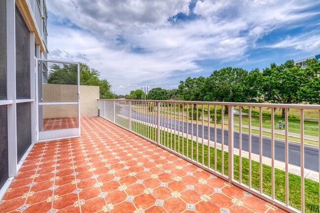 Building Photo - Updated 3 bedroom unit overlooking the Eas...
