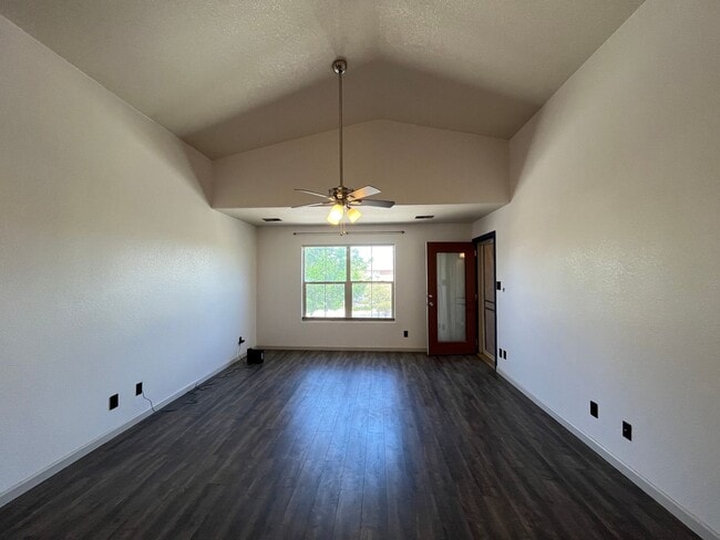 Building Photo - Modern 2 Bedroom 2 Bathroom NW Home In A G...
