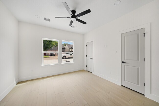 Building Photo - 4314 Stassen St