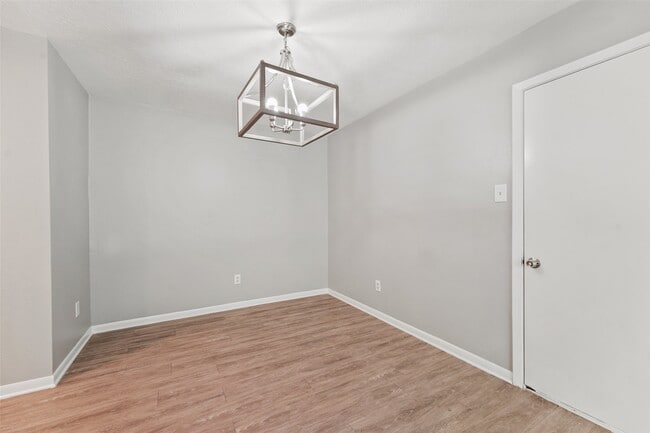 Building Photo - 6011 Beaconridge Dr