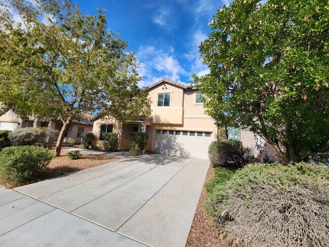 Building Photo - Beautiful former Model Home located near Southern Highlands Golf Club.