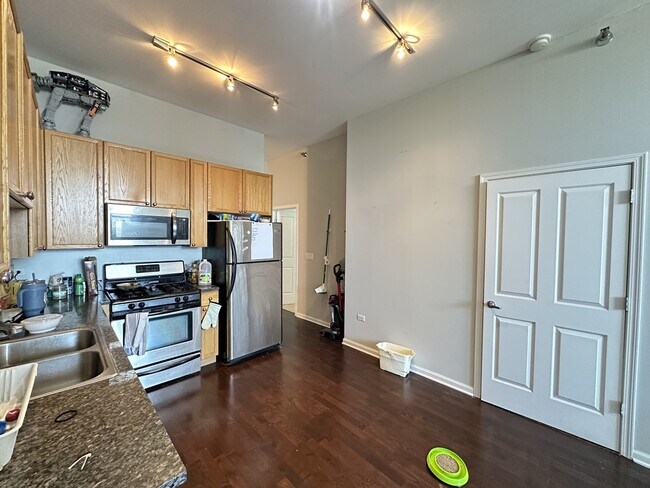 Building Photo - 1464 S Michigan Ave