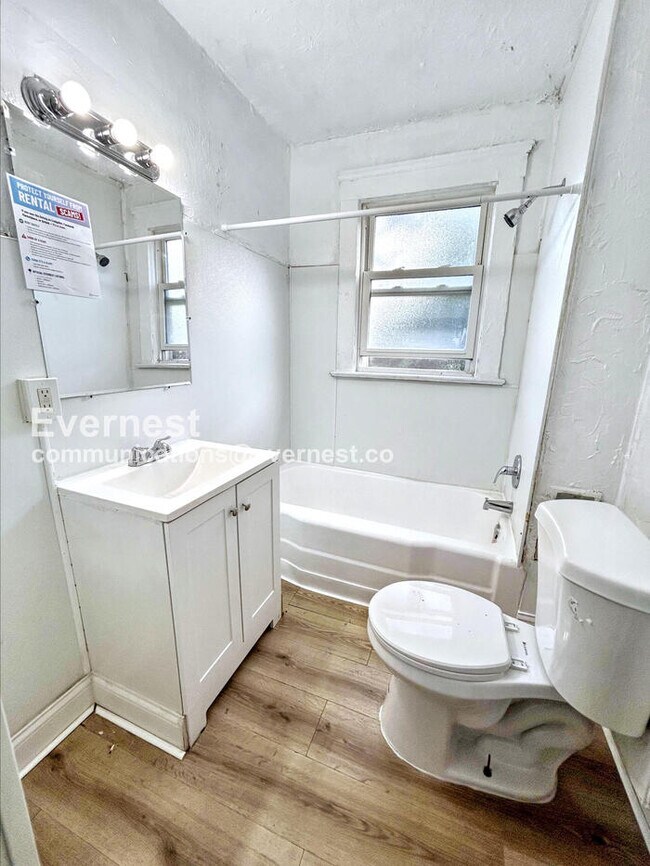 Building Photo - 2213 E 82nd St