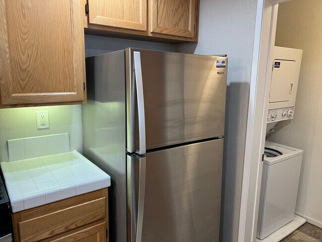 Building Photo - Great 2-bedroom 2 bath condo with A/C, 1 car garage and additional