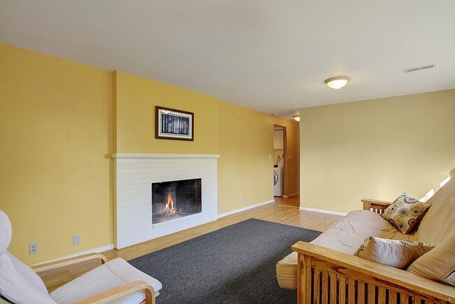 Building Photo - Seattle Northgate single family house 4 be...