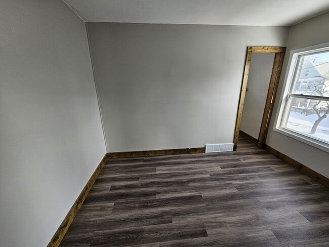 Building Photo - 3242 W 92nd St