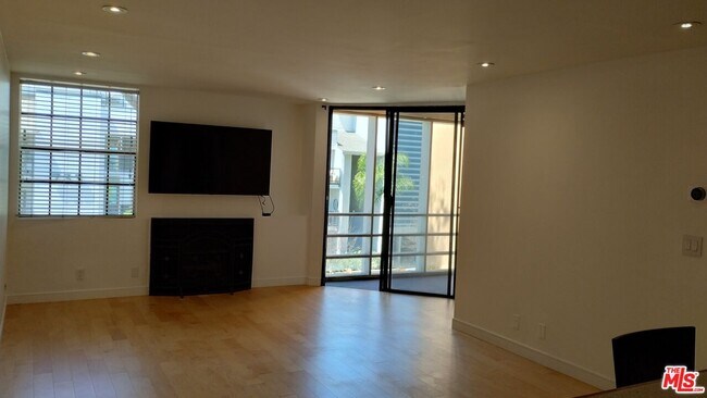 Building Photo - 740 Kings Rd