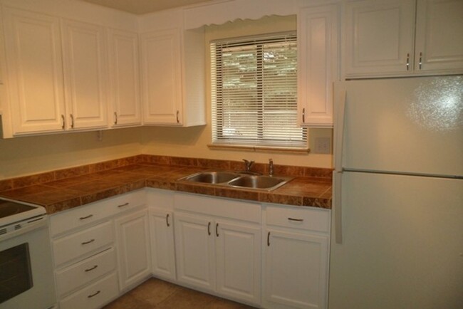 Building Photo - 2 bedroom, 1 bathroom home in Wheat Ridge ...