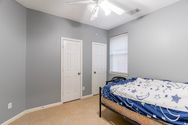 Building Photo - 20919 Garden Arbor Ln