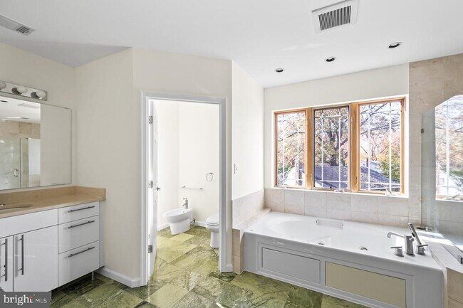 Building Photo - 10009 Sinnott Ct