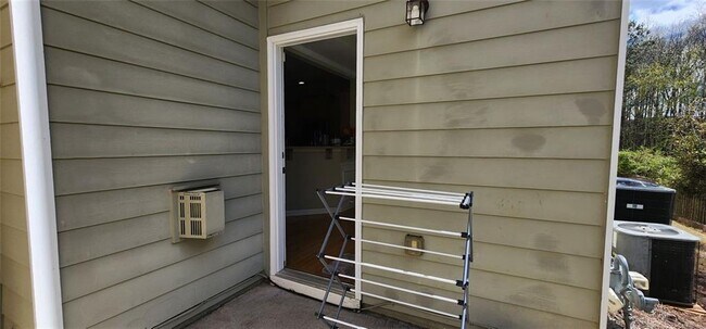 Building Photo - 2877 Cross Creek Dr