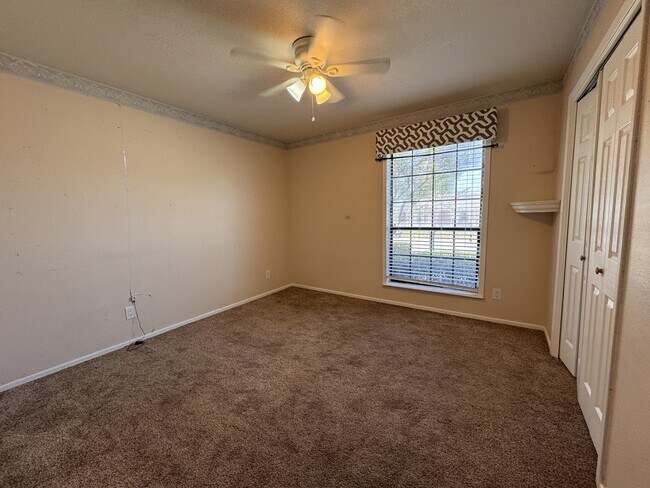 Building Photo - 2301 Perrin Dr