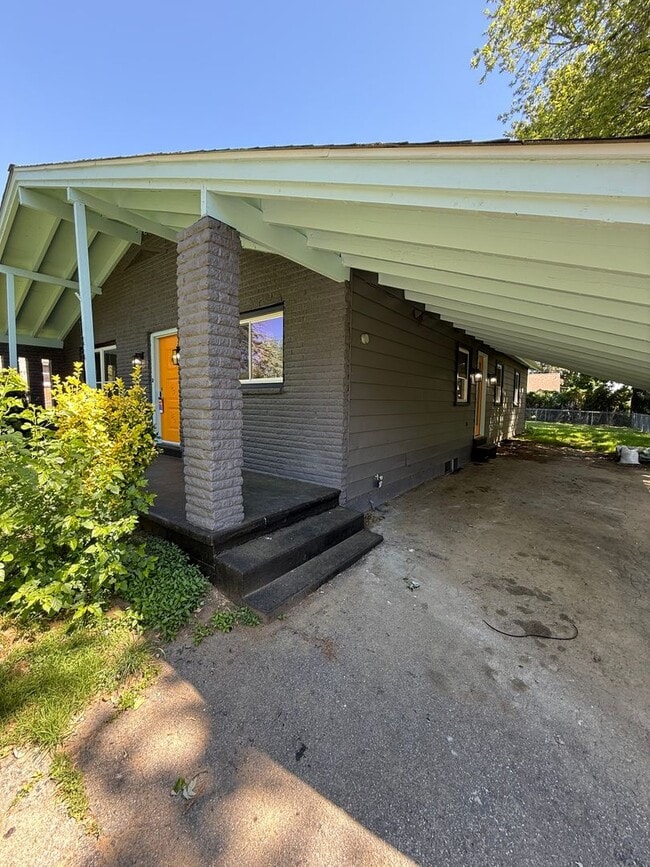 Building Photo - 135 Grandview Ave