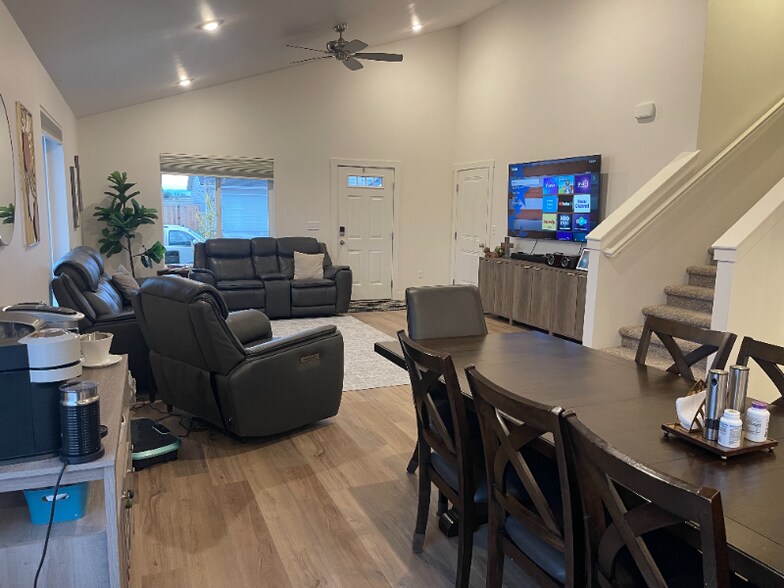 Building Photo - 715 Thrice Lp