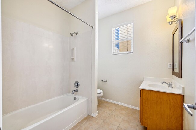 Building Photo - Single Story Beauty | Large Yard | 3 Bedro...