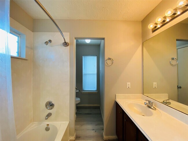 Building Photo - 19207 Caledonia Dr