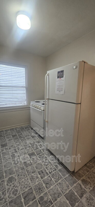 Building Photo - 1033 Edgewater Ave