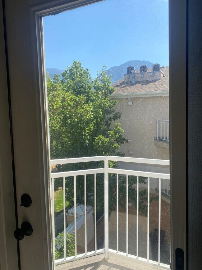 Building Photo - REDUCED RENT (for a limited time) One Bedroom near Utah Valley Hospital, Provo Recreation Center,...