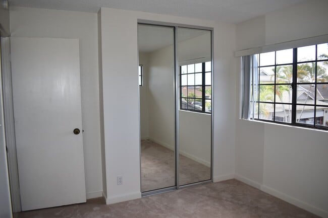 Building Photo - 3/2.5 West Loch Estates Single Family Home