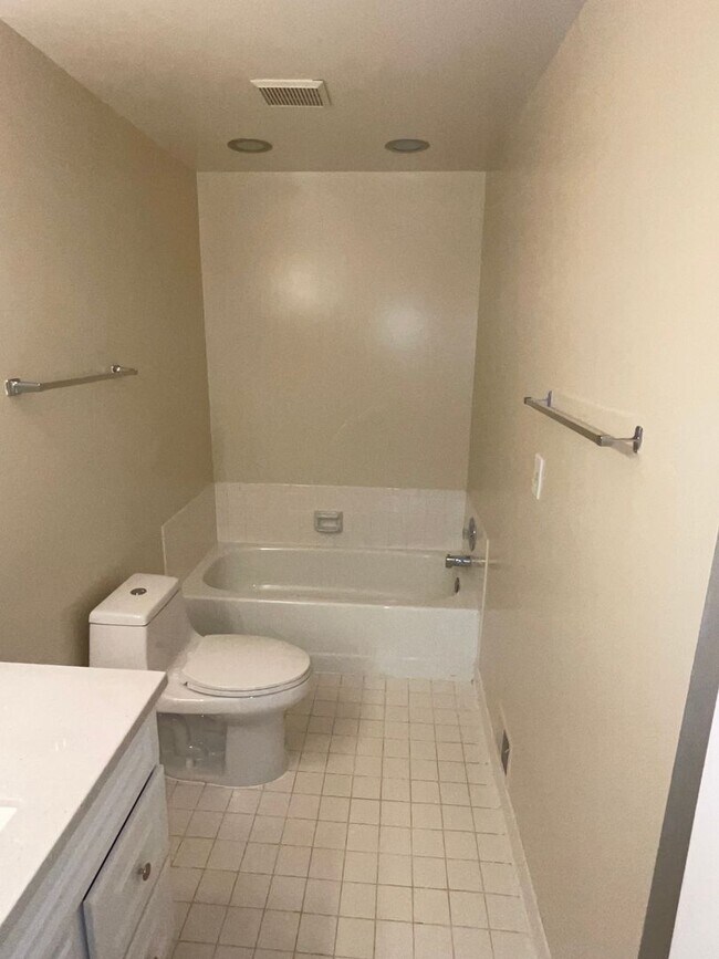 Building Photo - 1311 Templeton Pl
