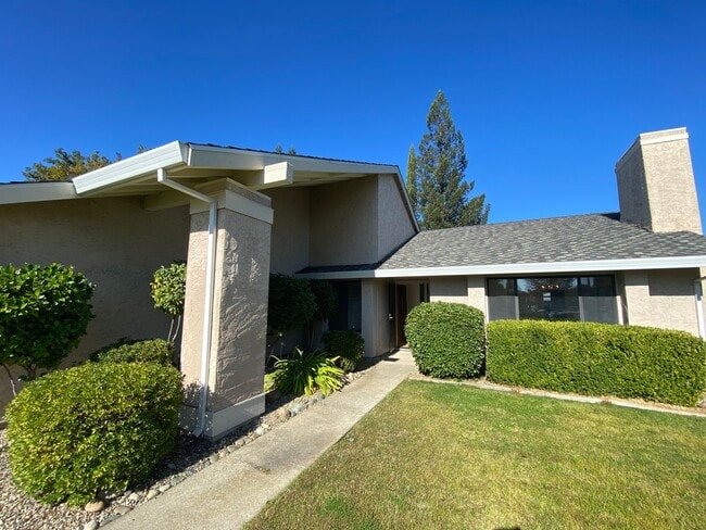 Building Photo - Well Maintained, Large Corner Lot