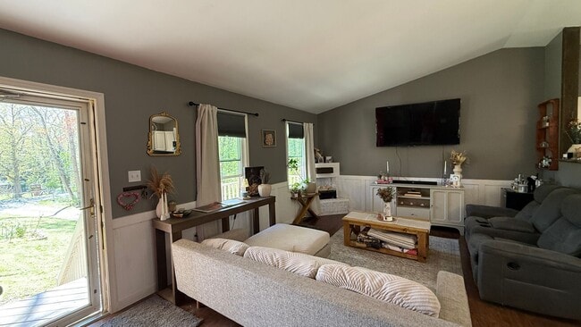 Building Photo - Stafford - Lake Arrowhead