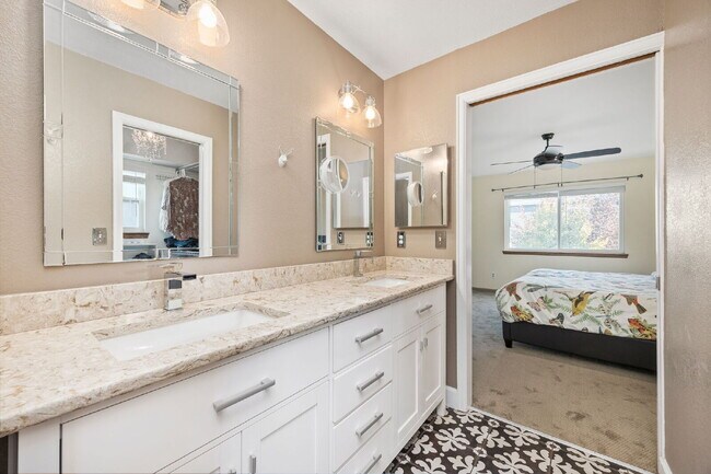 Building Photo - "Charming 3-Bedroom Home with 2.5 Baths in...