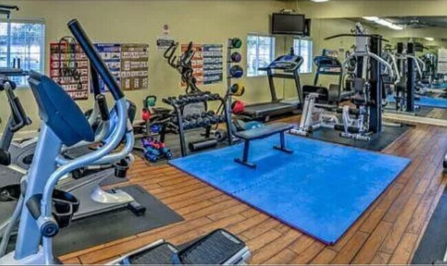 Building Photo - 600 Hosking Ave