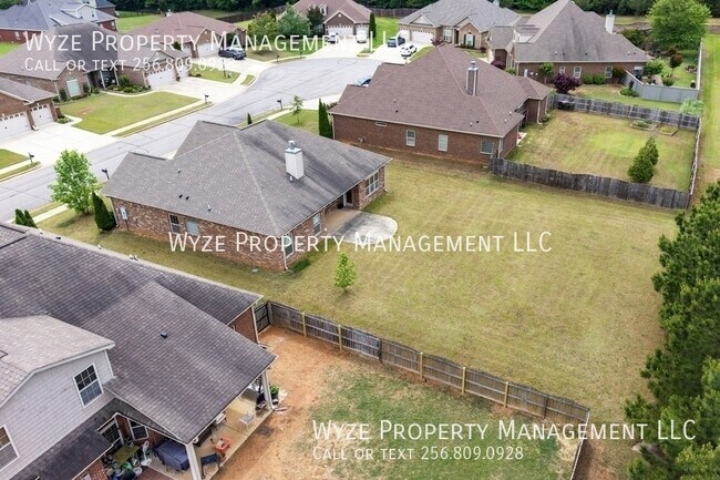 Building Photo - 410 Creekwater Cir