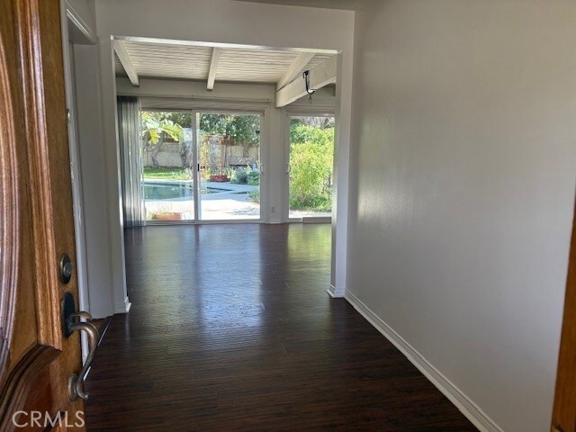 Building Photo - 10918 Reseda Blvd