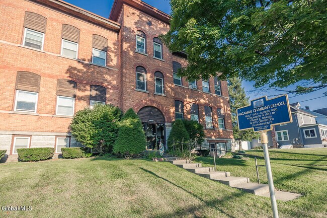 Building Photo - 39-41 Haskell St