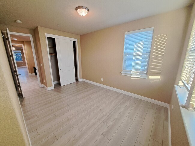 Building Photo - 677 Addison Ln