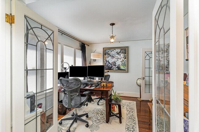 Building Photo - 1525 45th Ave SW