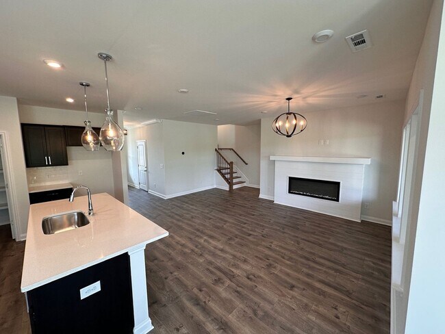 Building Photo - 2024-Built Beautiful 4-Bedroom and 3.5 Bat...