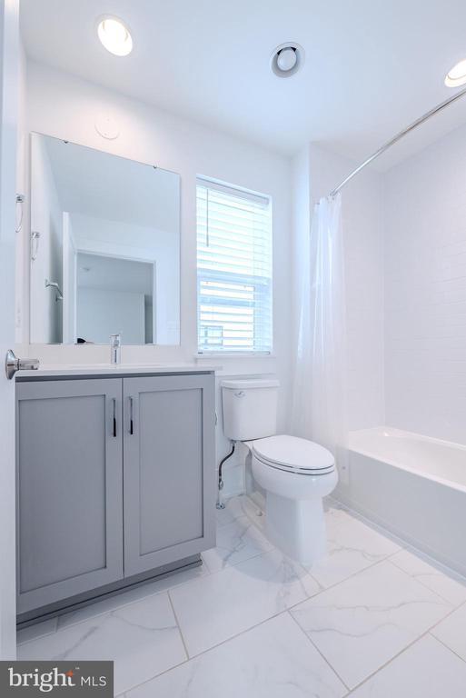 Building Photo - 11382 Emerald Park Rd