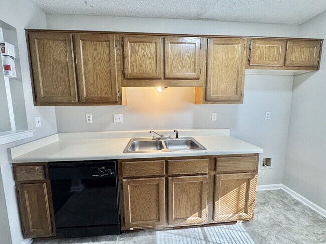 Building Photo - 5528 Ginners Dr