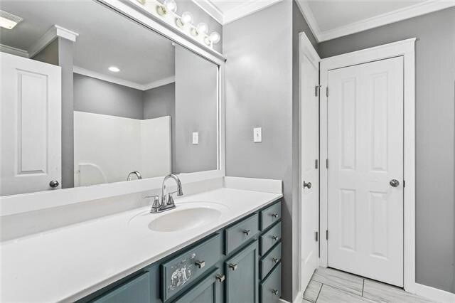 Building Photo - 57400 Oak Ave