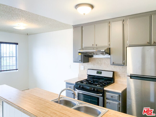 Building Photo - 450 Coronado Ter