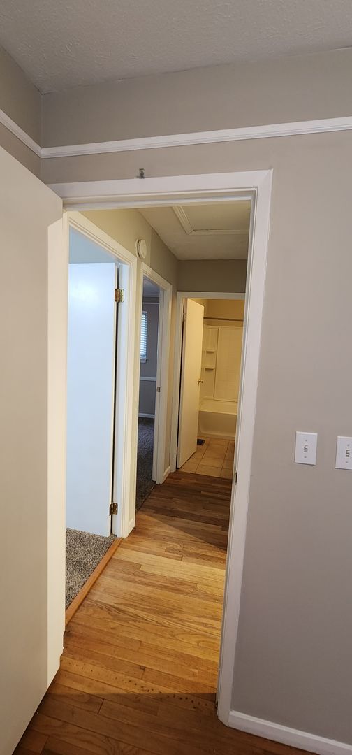 Building Photo - Check This One OUT!! To View is to Rent! 3 Bedroom, 1 Bath. Hardwood Floors, Fireplace, Tile and ...