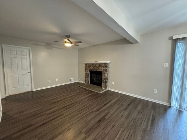 Building Photo - Stunning 4 Bed 3.5 Bath Home With Deck And...
