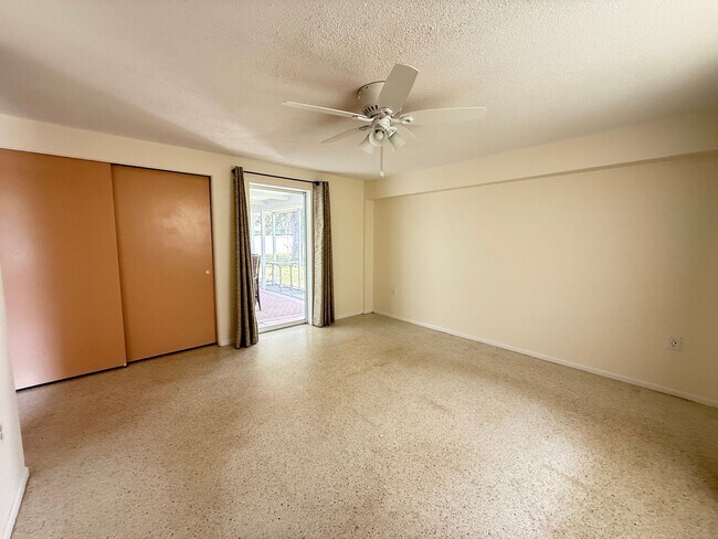 Building Photo - 2/2 with Fenced Yard, Garage and Laundry, ...