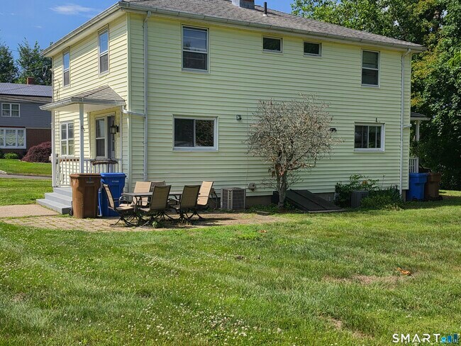 Building Photo - 68 Geissler Dr
