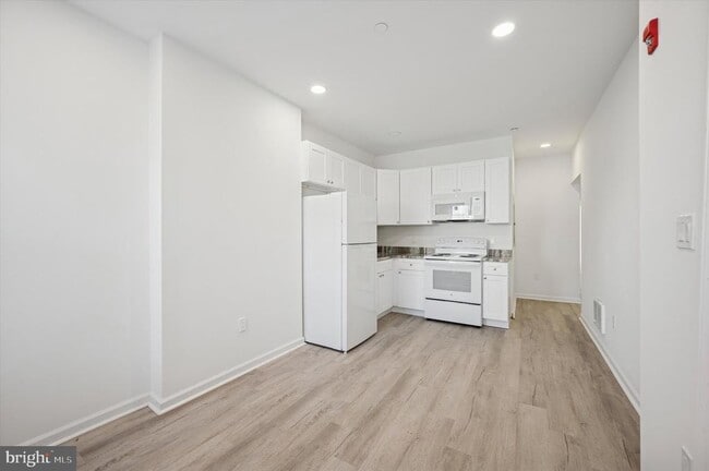 Building Photo - 4926 W Thompson St