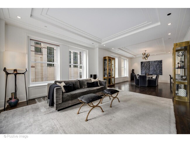 Building Photo - 159 E Walton Pl