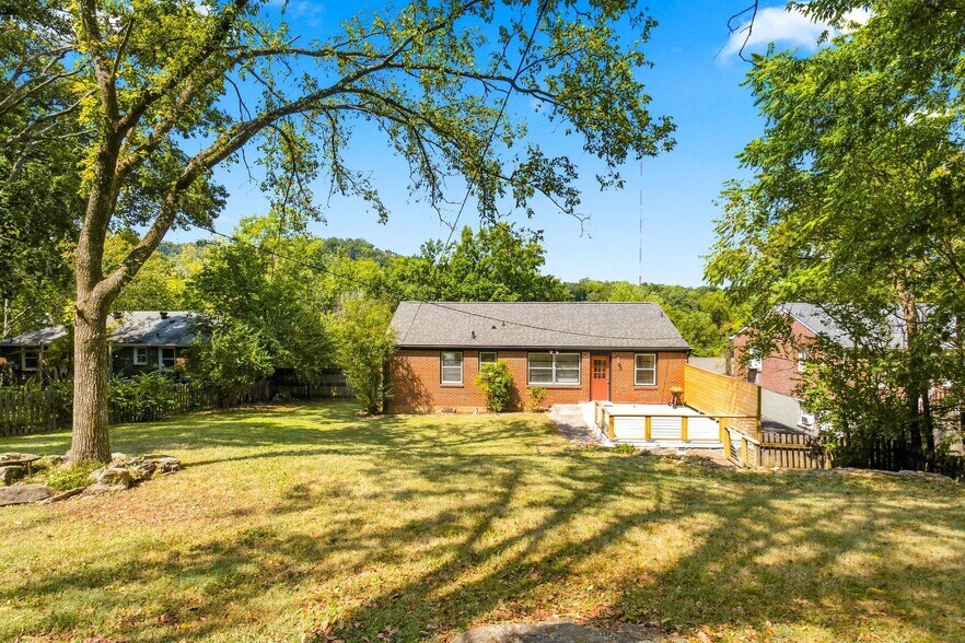 Building Photo - 5713 Vine Ridge Dr