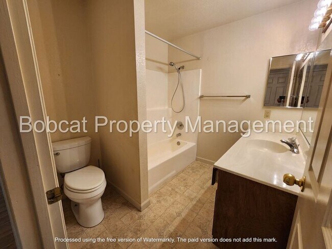 Building Photo - 1740 Cedarwood Dr