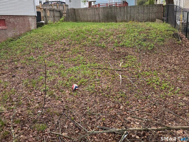 Building Photo - 33 Olive St