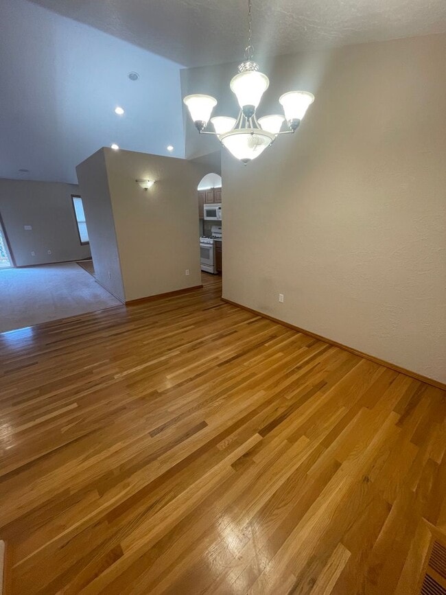 Building Photo - 3 Bedroom home in Albany!