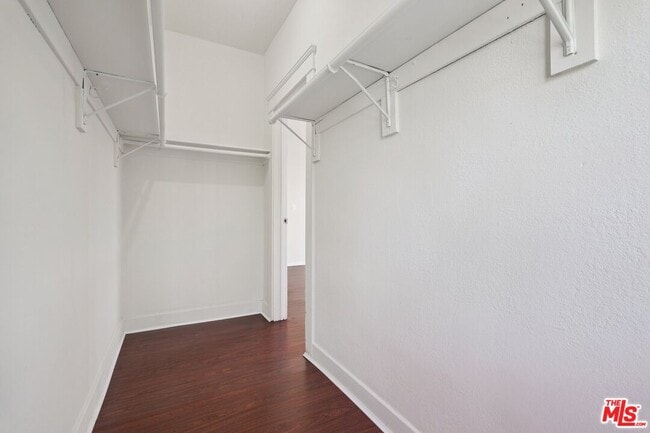 Building Photo - 1464 3/8-1464 W 35th Pl