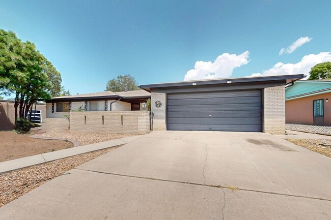 Building Photo - NE Brick Ranch 3/Bd 2/Ba 2 Cg 1782/sf